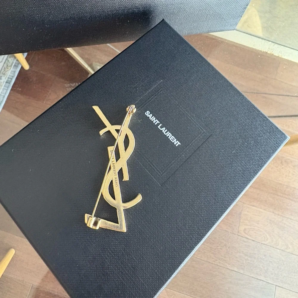 Saint Laurent Cassandre Brooch in Metal Gold Tone Wrapped Cord Texture YSL Logo - Picture 10 of 16